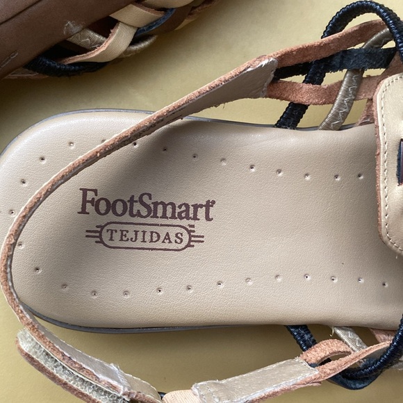 FOOTSMART -Tejidas Tabor Huaraches women’s Sandal SZ 11WW - Tan/brown multi - Picture 4 of 5